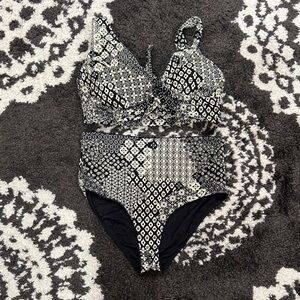 Women’s sunsets Venice seagrass textured Elsie top Capri bottom Bikini 34 G M